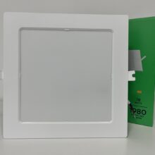Műanyag beépíthető négyszög LED panel 18W